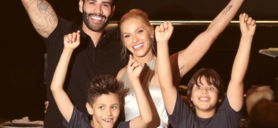 Andressa Suita abre �lbum de fotos do anivers�rio de 38 anos: �Amor�