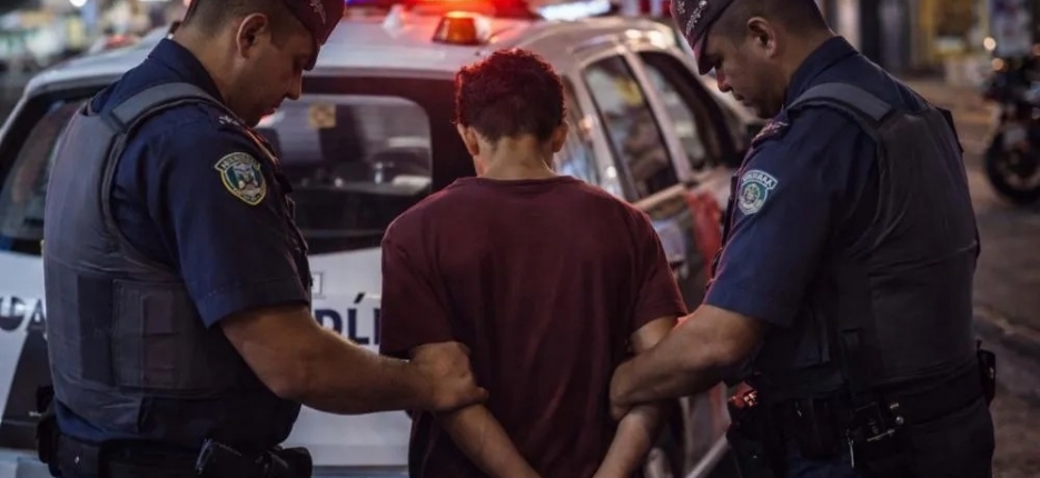 MENOR É APREENDIDO APÓS ROUBO DE MOTO EM REGISTRO