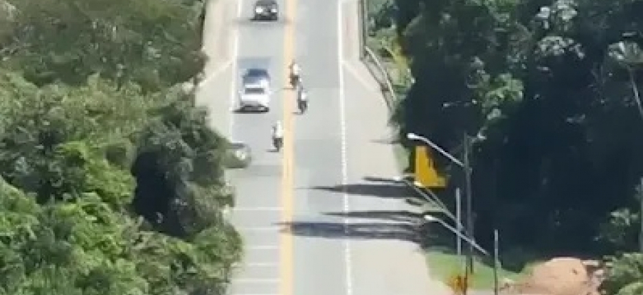 Drone da Pol�cia Rodovi�ria flagra ultrapassagens proibidas na Rodovia Padre Manoel da N�brega