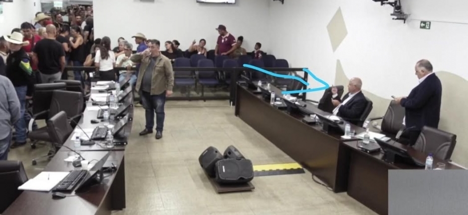 Sess�o da C�mara em Registro � marcada por manifesta��o de servidores em greve e epis�dio de desrespeito